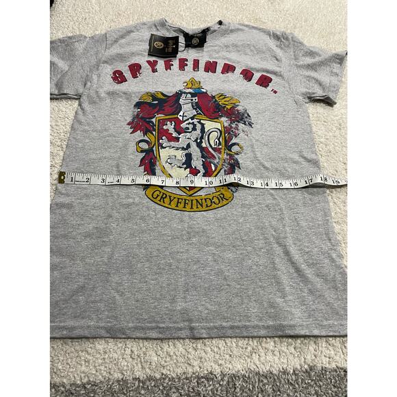 NWT Harry Potter Store Men's Size Small Distressed Gryffindor Crest T-Shirt Gray - Picture 3 of 7